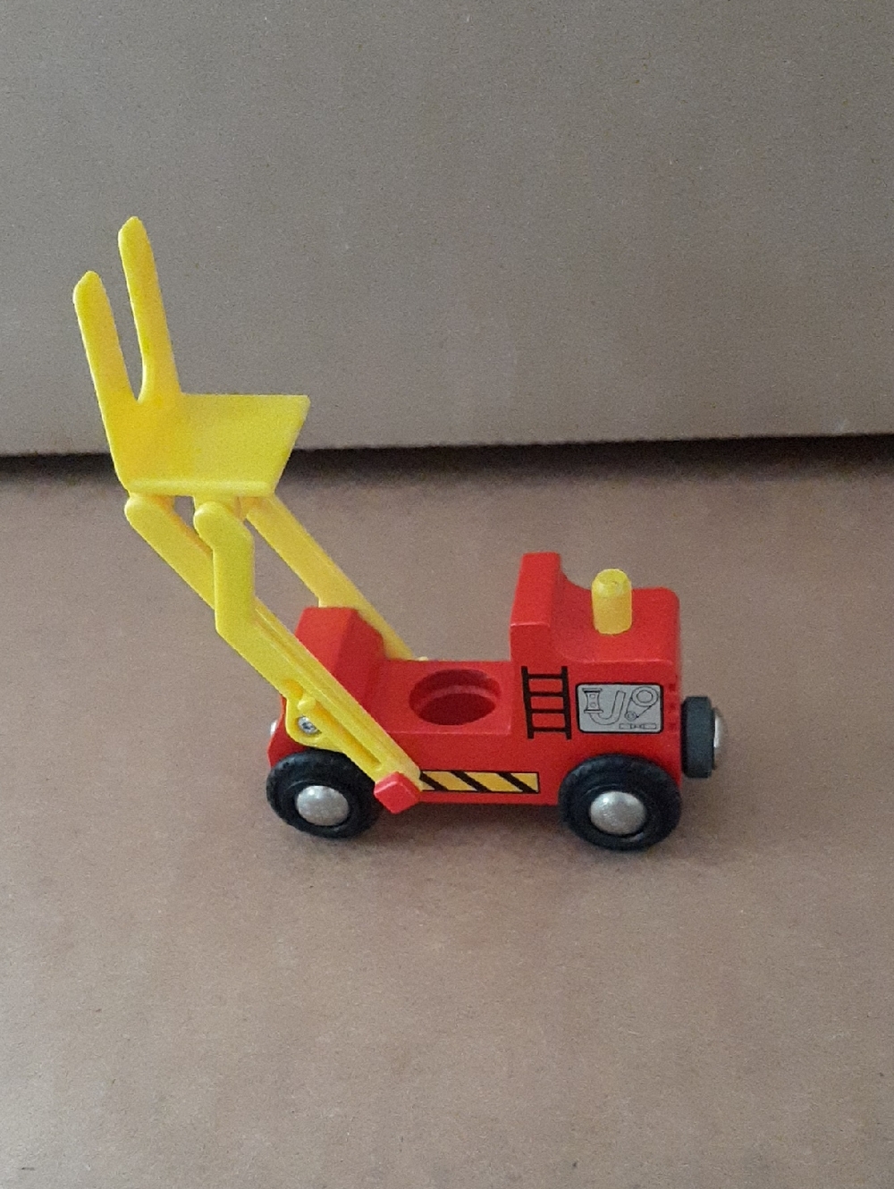 Brio Wooden Trucks - Picture 9 of 10